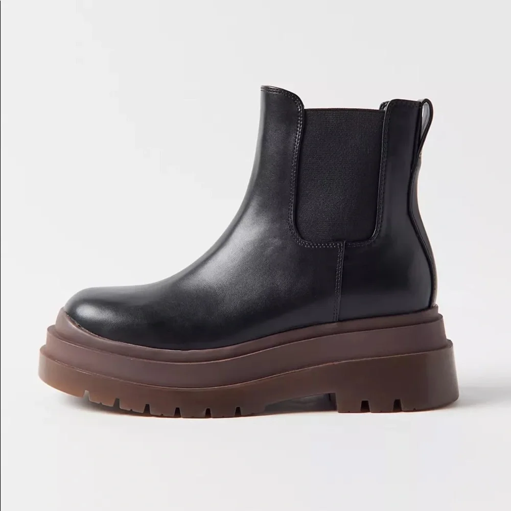 Urban Outfitters | UO Betty Treaded Chelsea Boot Lug Sole Black Brown Combat New - Picture 9 of 16